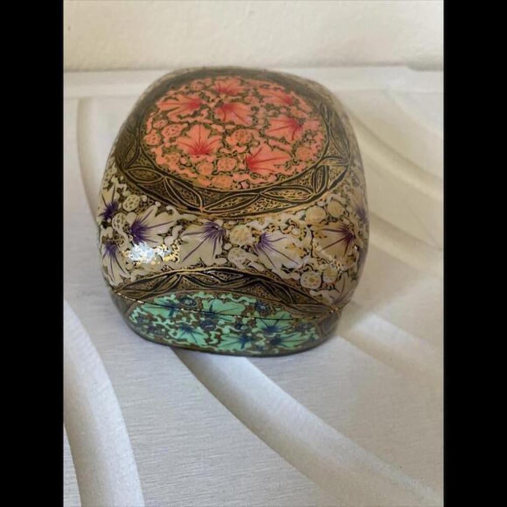 hand painted floral black lacquer Trinket Box 5”x4” - Picture 6 of 8